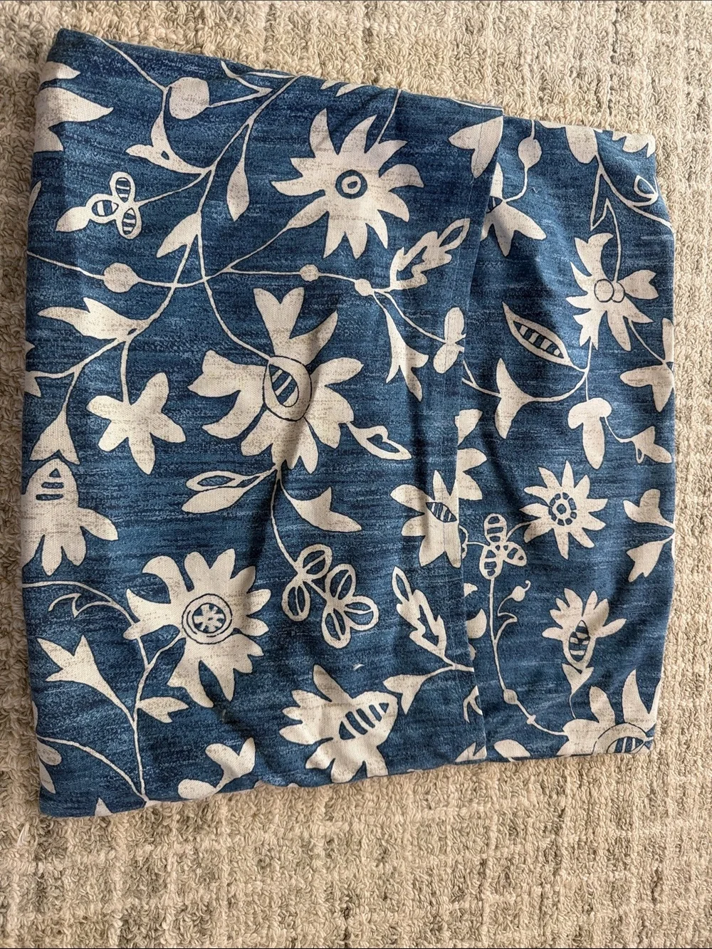 Floral cotton  pillow cover, blue and beige, 17.5”x16,5” nwot